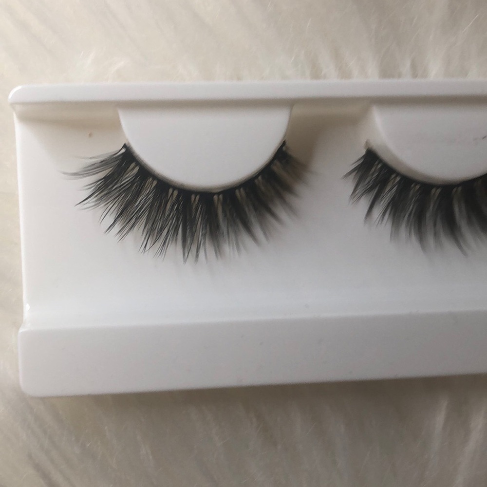 False lashes - Picture 2 of 2